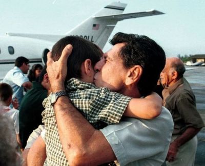 grupo_agroalim's tweet photo. Conmemoramos hoy(28/06) el #26Aniversario del regreso de Elián a su Patria.«Sobre ese hecho, dijo Fidel: ‘En ese minuto pensé: ¡cuán grande es nuestro pueblo, cuán invencible es una idea justa, cuán importante es creer en el hombre, cuán hermoso es luchar por grandes ideales'», https://t.co/uALwuFhyuj
