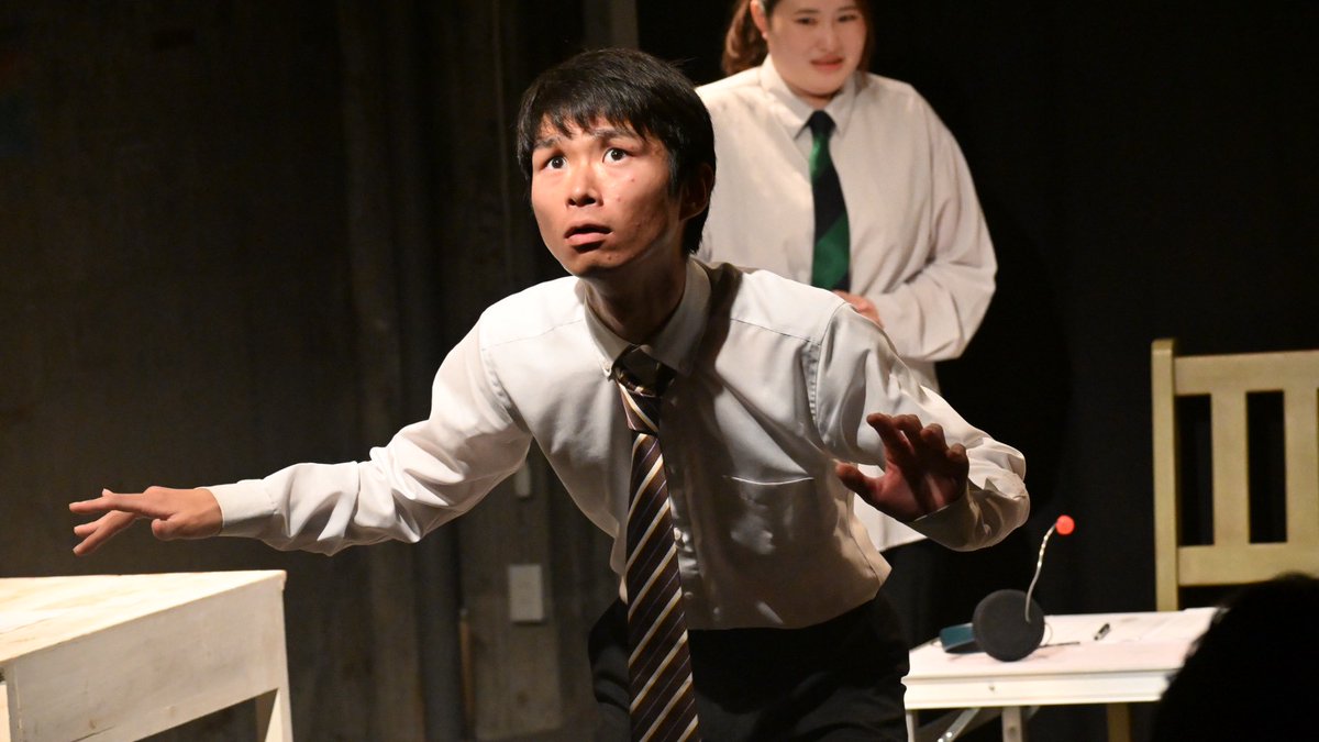 Rubbish_act's tweet photo. ｢もう完璧な違和感｣
銀パート

そっか。
わたしはこんなに頑張ってもダメなんだ。
現代社会ってなに？
おいしいものなの？

光バイト？
光ファイバーじゃなくて？

六葉のクローバーを探しにいくはなしです。 https://t.co/Ssq2VQPTjQ