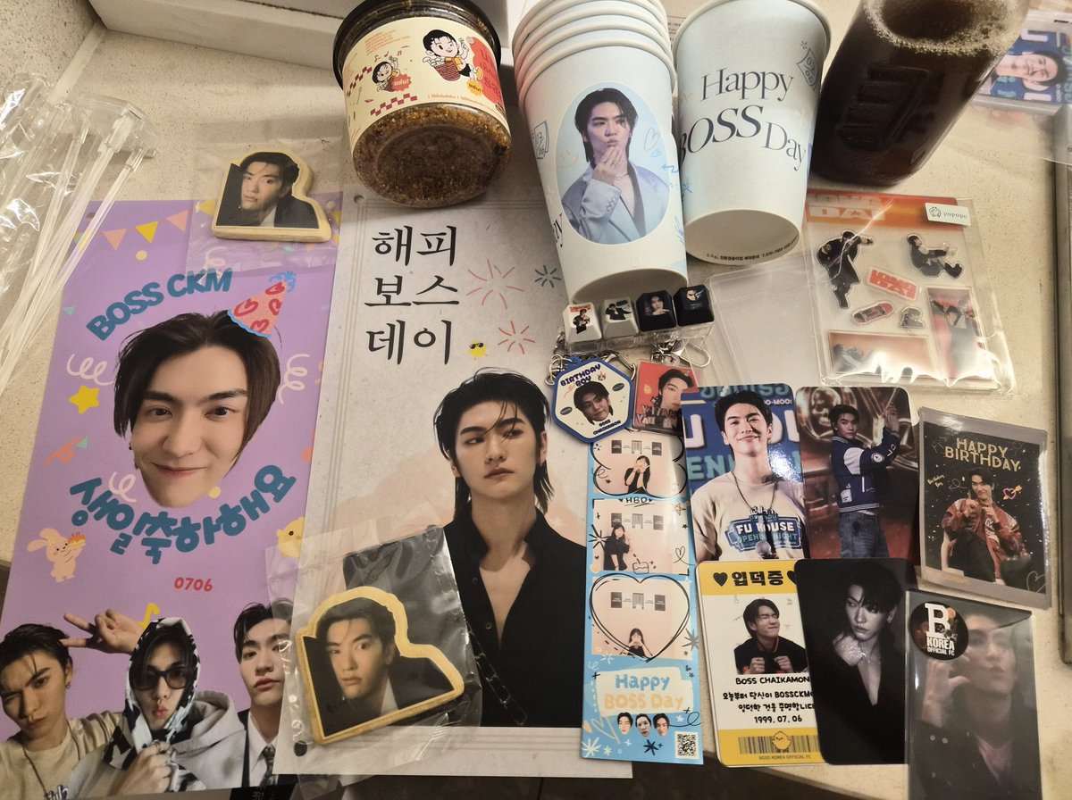 happto012's tweet photo. 오늘도 잠시 출근
문을 열고 마주했던 공간과 공간속 친구들로 기분 좋은 설레임과 즐거움이 있었던 이틀
럭드로 받은 이쁜 컵과 귀여운 선물들
🫶🙏😘
#EveryMomentWith_BOSSCKM
#27thPiecesOfLoveForBossCKM
#Happy_BOSS_Day
#Bosschaikamon #ShawtyBoss #BoNoH #BOSSCKM
#Boss_Korea_Official_FC https://t.co/ONnymunD2v