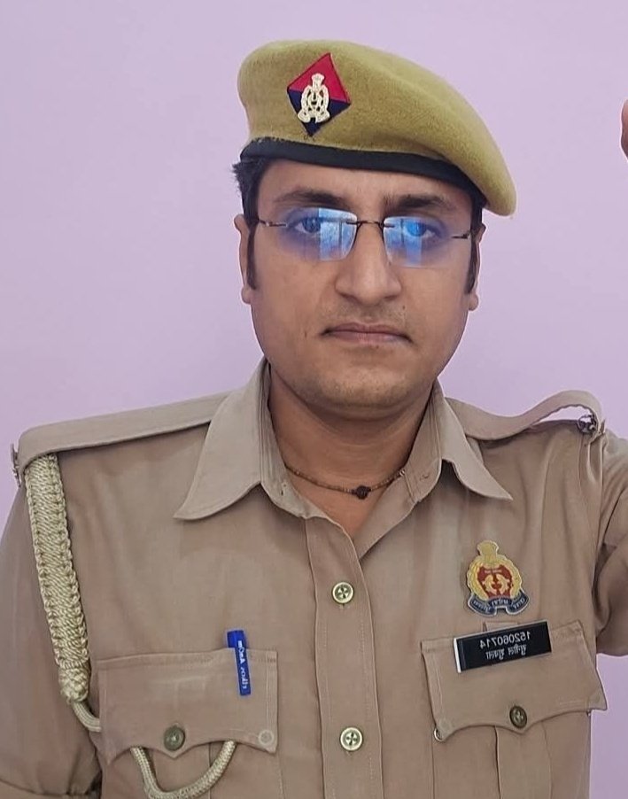 VPP_IND's tweet photo. UP पुलिस द्वारा सुनील शुक्ला जी की बर्खास्तगी ने साबित कर दिया कि देश में भ्रष्ट तंत्र बहुत मजबूत है।

इतना मजबूत भ्रष्ट तंत्र एक सामान्य सिपाही को की भ्रष्टाचार विरोधी बात को दबा ही देगा।

खैर इस भ्रष्टाचार प्रकरण की जांच सुप्रीम कोर्ट के रिटायर्ड जजों से होनी चाहिए क्योंकि अभी जो जांच हुई है उसमें वहीं लोग शामिल होंगे जिनके खिलाफ भ्रष्टाचार की आवाज उठाई गई थी।

#सुनील_शुक्ला_को_बहाल_करो