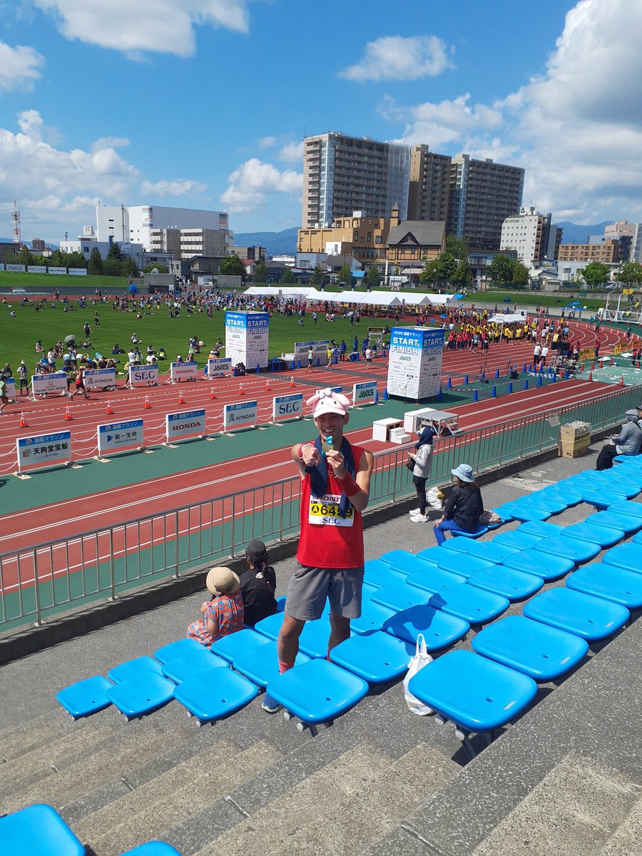 MK_runandtrip1's tweet photo. #函館マラソン 2026結果
グロス 3'41'26 ネット 3'40'53

「日本一過酷なファンラン」やりきったぜ🏃🔥

函館のみなさん「応援」、「飲み物の差し入れ」ほんまにありがとう📣✨

次の本格的なレースは #水戸黄門漫遊マラソン までありまへん！

#函館 #ランニング https://t.co/74jU4V49xe