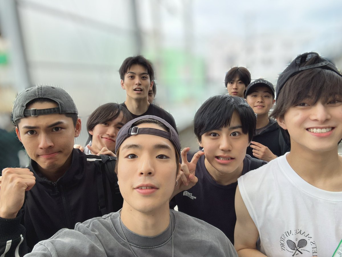 shoma_sakaue412's tweet photo. 最終稽古無事終わりました！
全員では撮れまへんでした…💦
絶対みんなで勝つぞー！
#テニミュ https://t.co/uqXF9vppy0