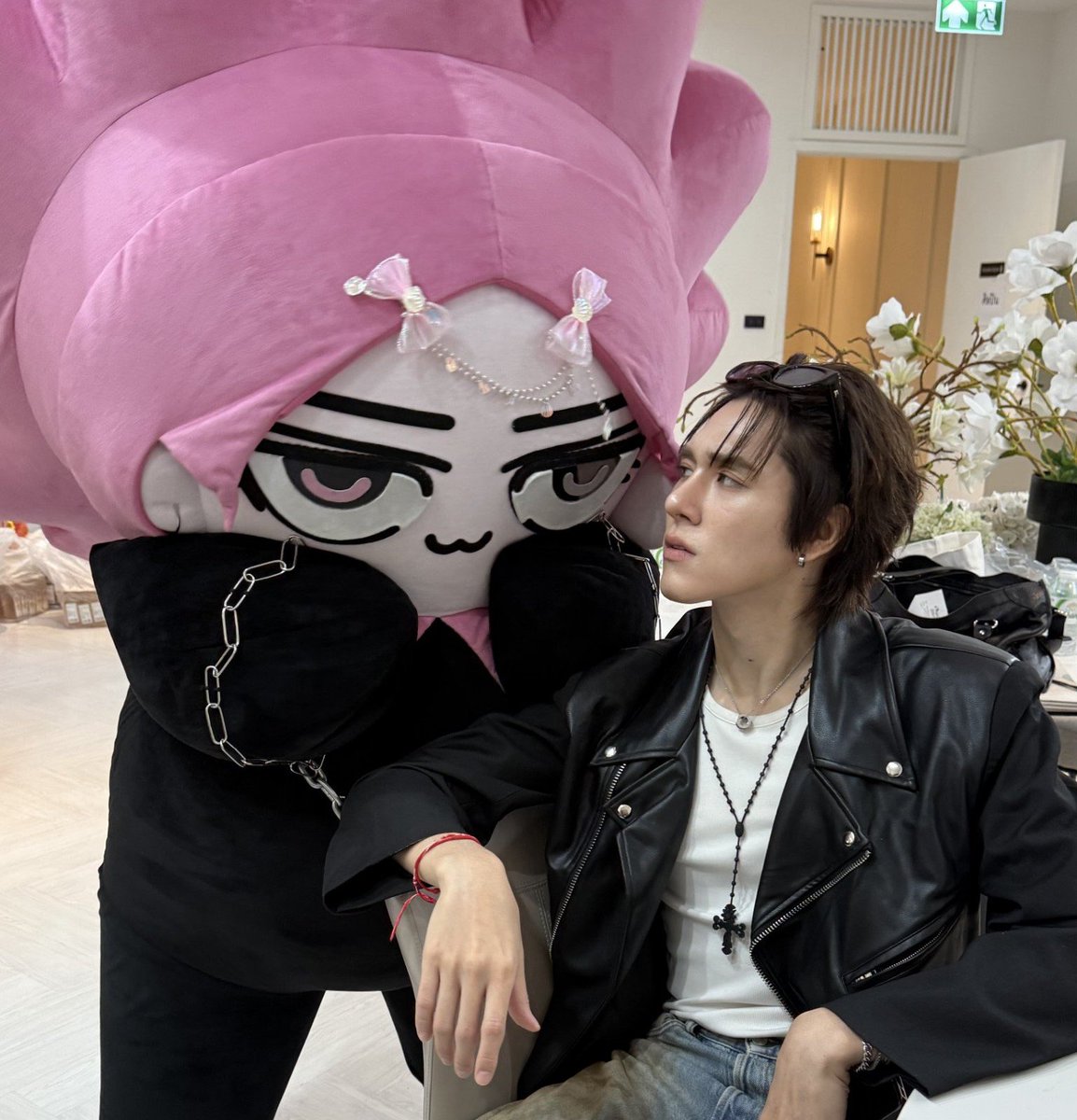 memaimelodyy's tweet photo. 💭: นีออนน่าได้ใครมา ??
🐱: ได้นานินี่แหละะ ~

นีออนน่าชีน่ารักเหมือนนานิจริงๆนะ ขี้อ้อน แอบซน ขี้แกล้งบ้าง แต่ก็รักครอบครัวมาก เติบโตมาอย่างดีเลยน้า ㅜㅗㅜ 💘

꒰ #hirunkit_ , @Hirunkit_ 🎀 ‧₊˚ ꒱
꒰ #NEONA , @neona_GMMTV ꒱ https://t.co/aVBwcLJQOy