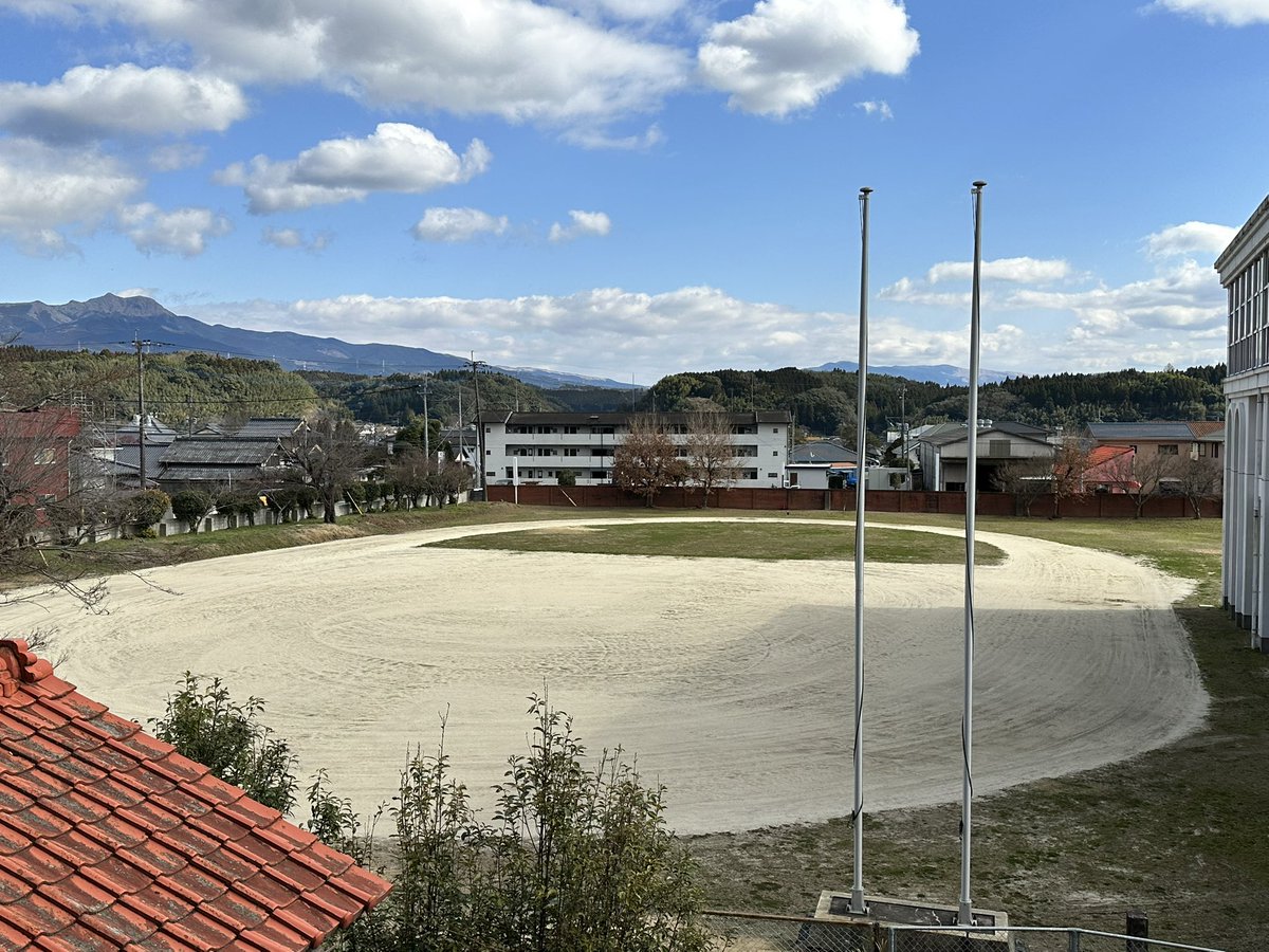 cosplaygomen's tweet photo. とりあえず宣言だけしときます。
秋以降に「菊池女子高等学校貸切、ウマコスプレオンリーイベント」やります🐎
#コスプレ御免 https://t.co/QRvF5hlZhY