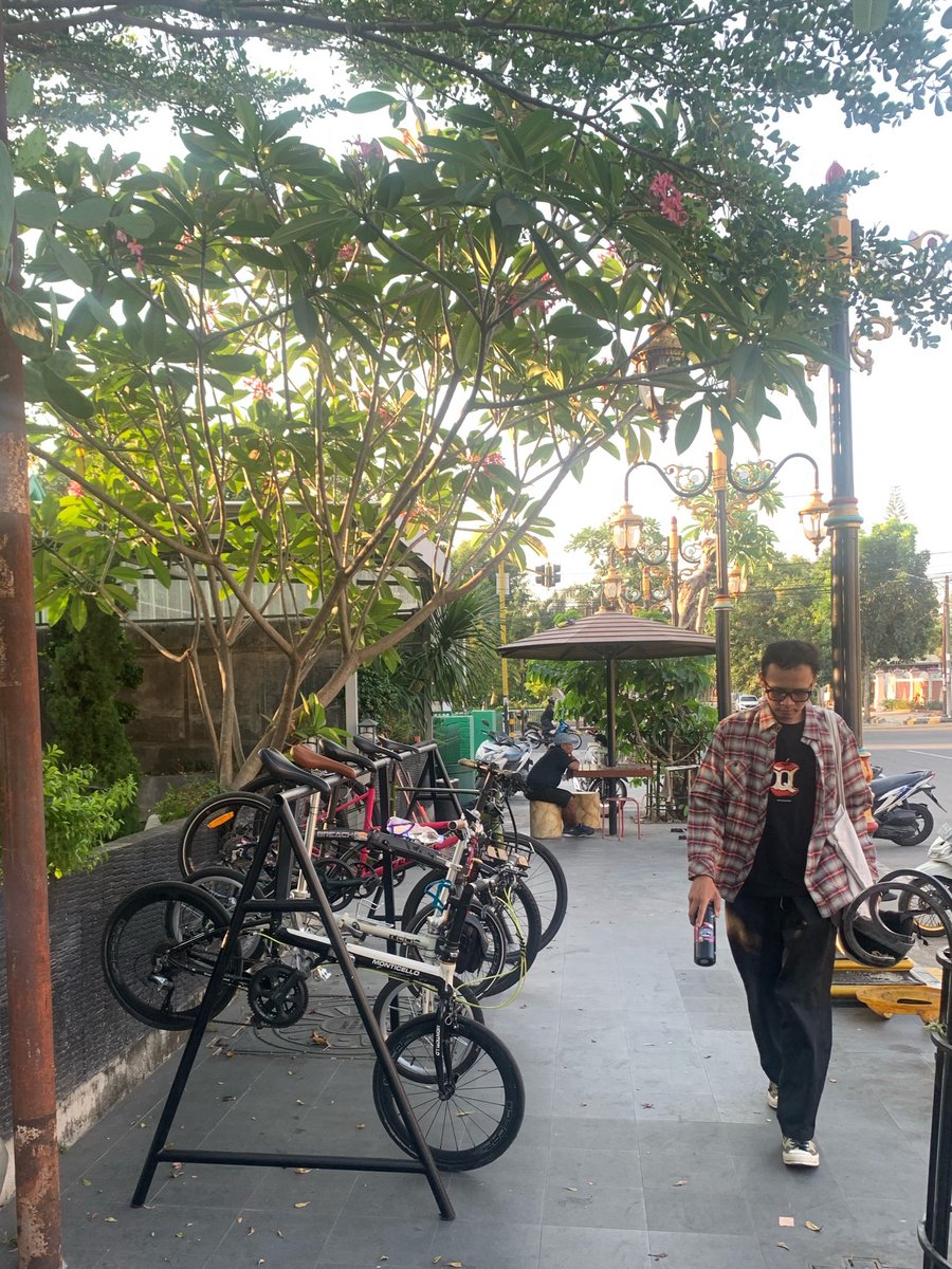darkxcontinent's tweet photo. normal day in madiun https://t.co/gkeu8SejfA