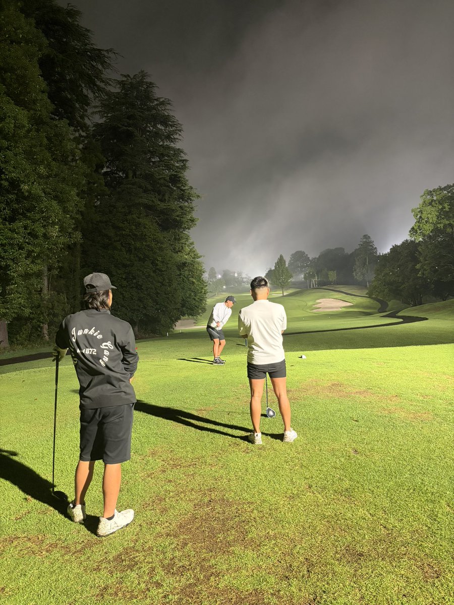 hikari_force's tweet photo. 日曜の夜から経営者仲間とナイターゴルフ⛳️
次の日のこと気にしなくていいのありがたいわw https://t.co/xOq7pTBJpW