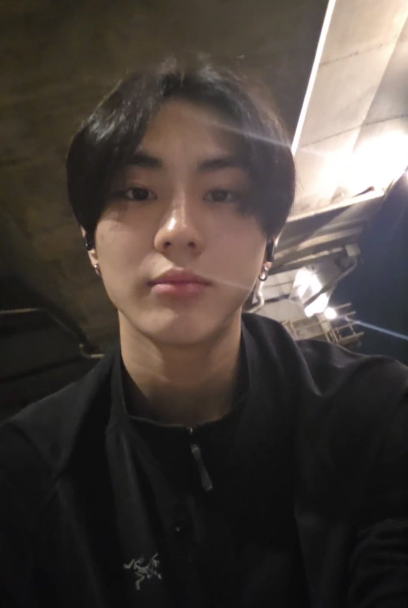 AsiaEnhypen's tweet photo. LIVE | 260628

#JUNGWON is live on Weverse Live 🎥

🫠

🔗 https://t.co/tsurDREdJ7

#정원 #ENHYPEN #엔하이픈 @ENHYPEN_members @ENHYPEN https://t.co/81QYcqMb4t