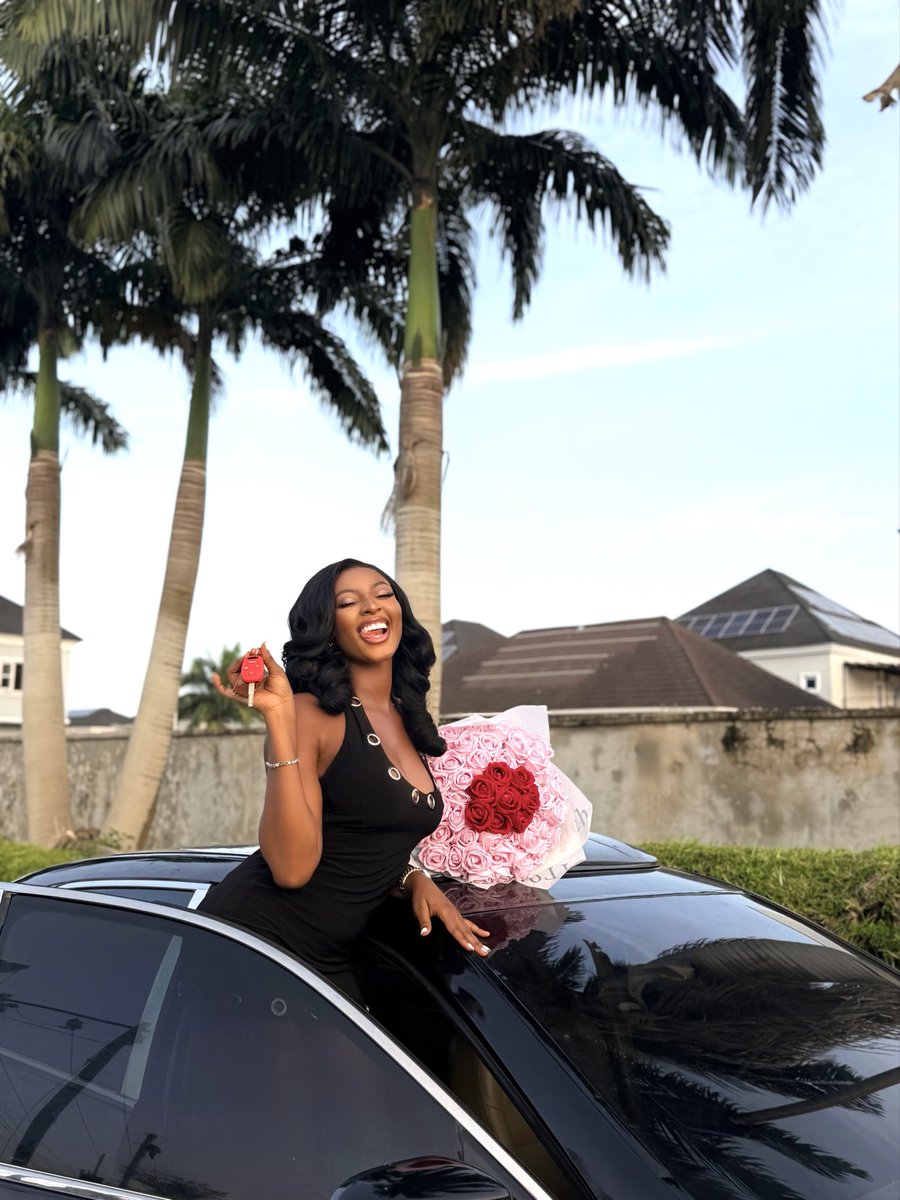 Diorlaaaa's tweet photo. I finally got myself my first car after all these years 🥹🔑🎊 https://t.co/HwiffjLim9