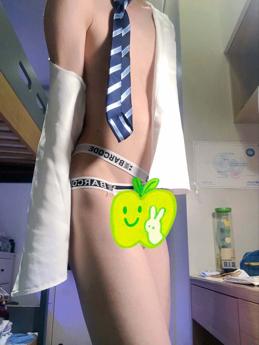 Sebasti746e3's tweet photo. #男娘 嘿嘿 拍的时候好怕舍友突然开门回来 一进来看见那不炸了吗🌝#男学生 #反差 #宿舍露出 https://t.co/SWMDm6QMBb