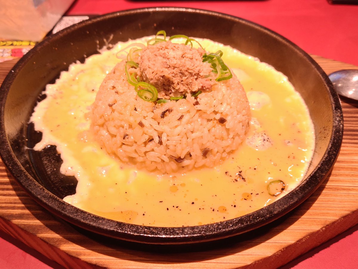 555sts's tweet photo. 残業になって面倒くさくなって困った時の丸源ラーメンで丸源冷麺とチャーハン中。
冷麺は初めてだけど⋯ガチの冷麺なのか。
ちょっとびっくり(ラーメン系だと思ってた) https://t.co/dkBSqVaJlq