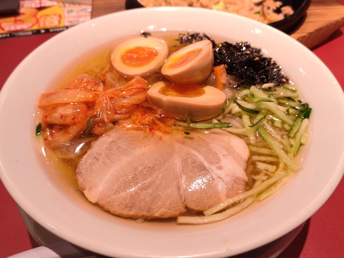 555sts's tweet photo. 残業になって面倒くさくなって困った時の丸源ラーメンで丸源冷麺とチャーハン中。
冷麺は初めてだけど⋯ガチの冷麺なのか。
ちょっとびっくり(ラーメン系だと思ってた) https://t.co/dkBSqVaJlq