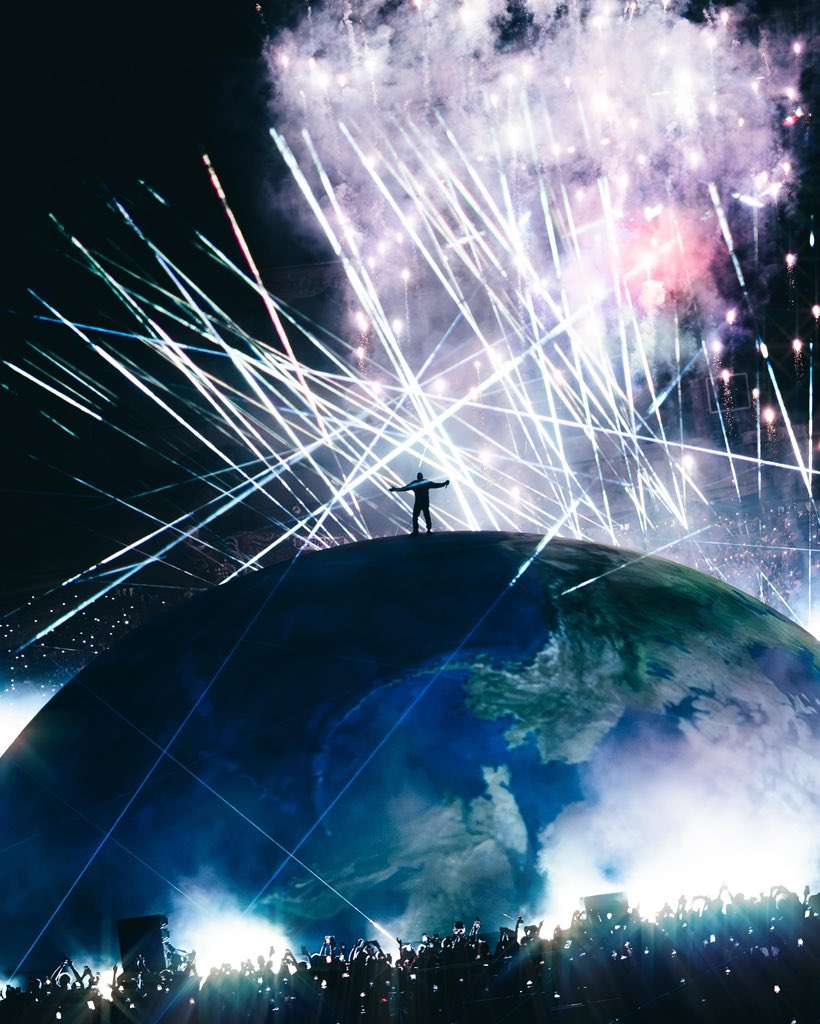 NoteSphere's tweet photo. YE live in Tampa. 2026.
Photographed by Jmedia. https://t.co/Vj08lnisjG
