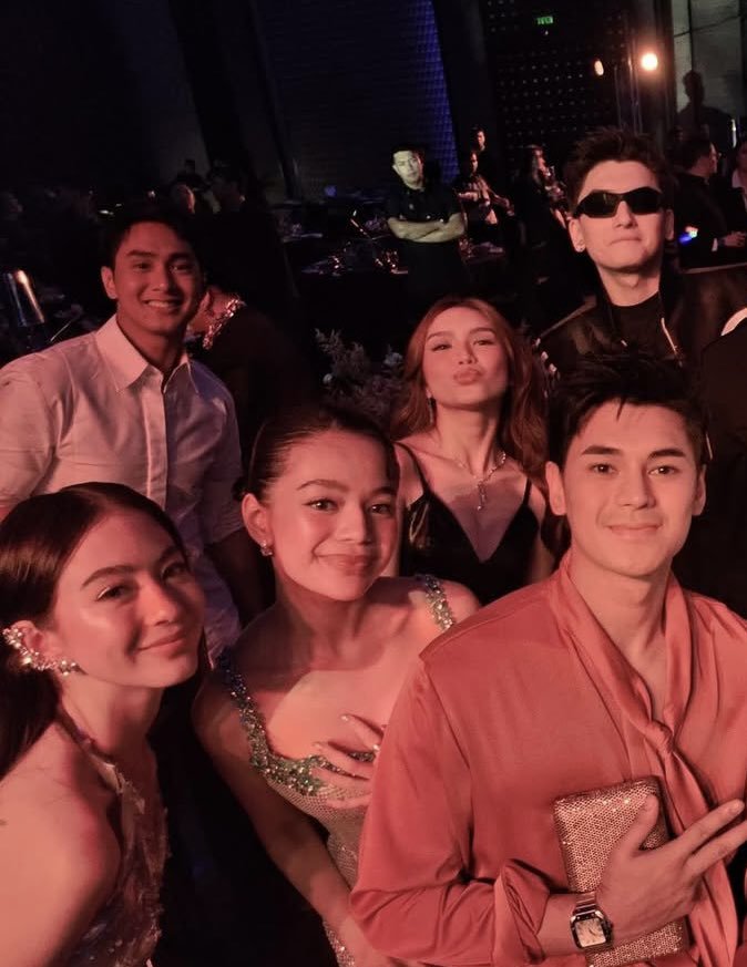RVillacrue41335's tweet photo. Face card? check.
Acting? high-tier. 
Massive fandom? verified.

isang movie lang po @starmagicphils @RegalFilms hehe 😌

#jmfyang #dusbia #franseth https://t.co/zN3FnouNhU