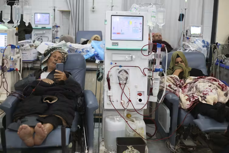 Shepherds4Good's tweet photo. Al Shifa Medical Complex announced today that an important medical substance required in kidney dialysis, "bicarbonate", has completely run out due to an Israeli-imposed ban on its entry into the Gaza Strip. This threatens the lives of 650 patients with kidney failure in Gaza. https://t.co/KYxmvZkkTZ