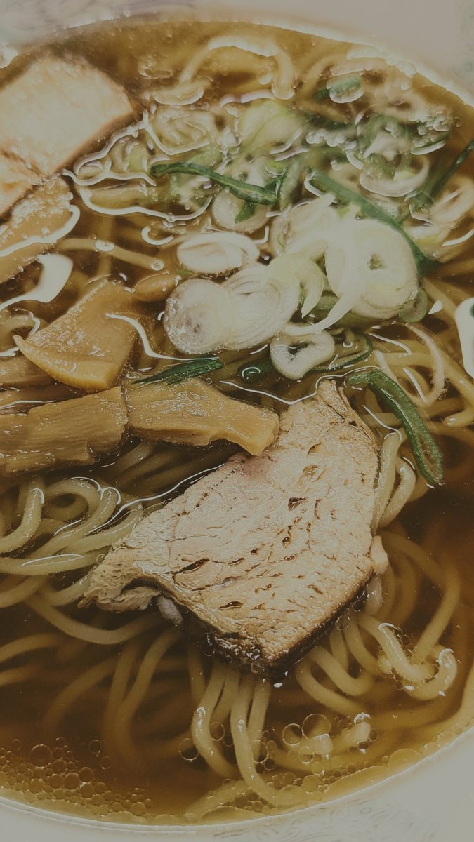 Ochiai006's tweet photo. ここ最近で１番の
こういうのでいいんだよな
醤油ラーメン
美味えぇぇぇぇ https://t.co/KCwS9ehgSj