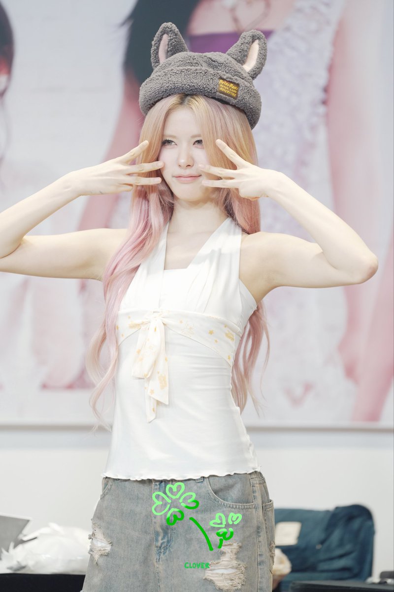Clover_XiaoX's tweet photo. 260628 AM FANSIGN

#ifeye #이프아이 #RAHEE #라희 https://t.co/1gfkIP1mLW