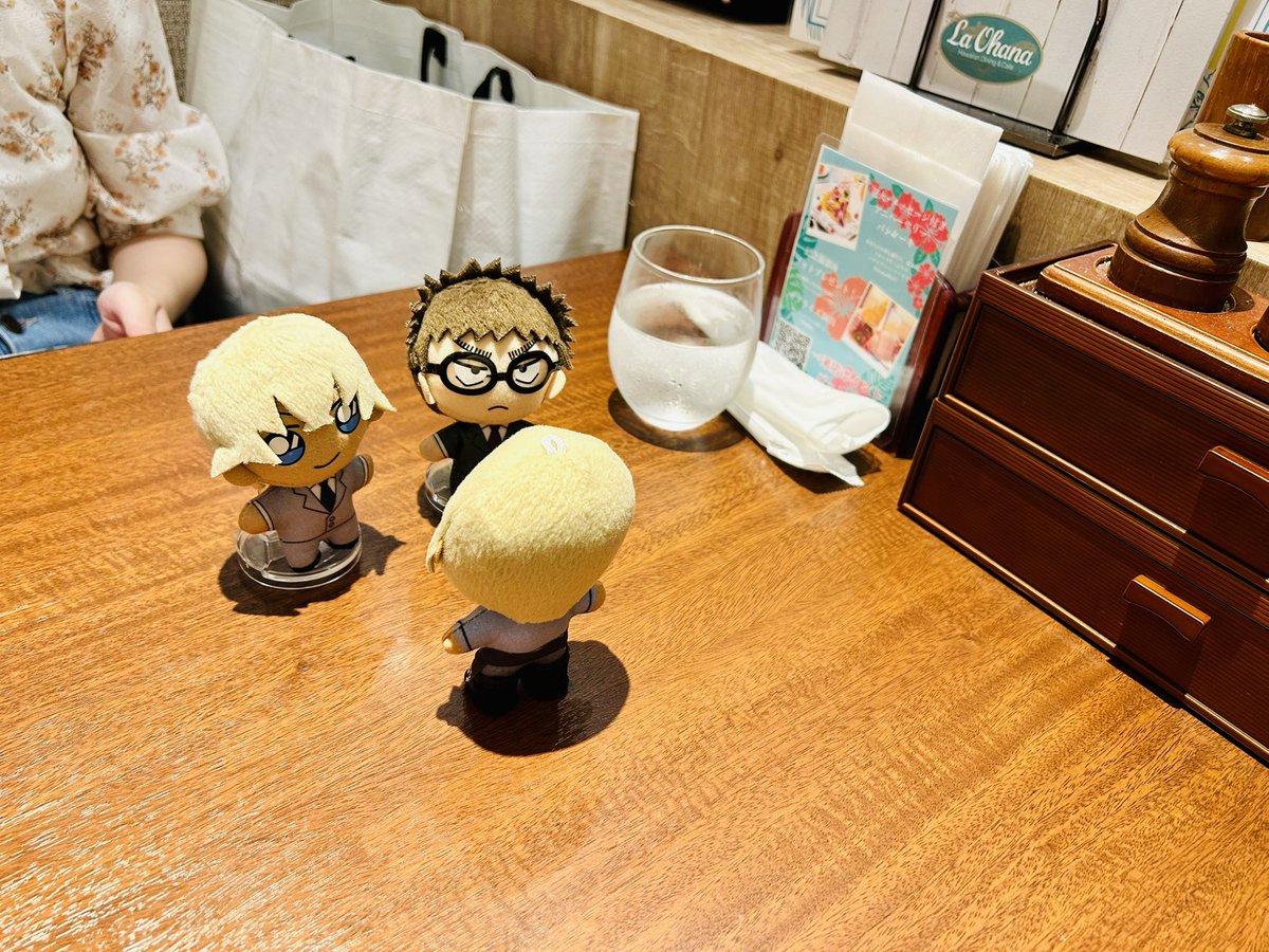 2100rio's tweet photo. めたさかさんとお肉食べました🎶
私はご褒美にパンケーキも〜！
めたさかさんちの降風ぬいちゃんとぽあむさんのご挨拶…のちの記念撮影📸
共に空を見上げる仲になりました💞
ぜひまた遊んでください🫶 https://t.co/MORtH4sq6p