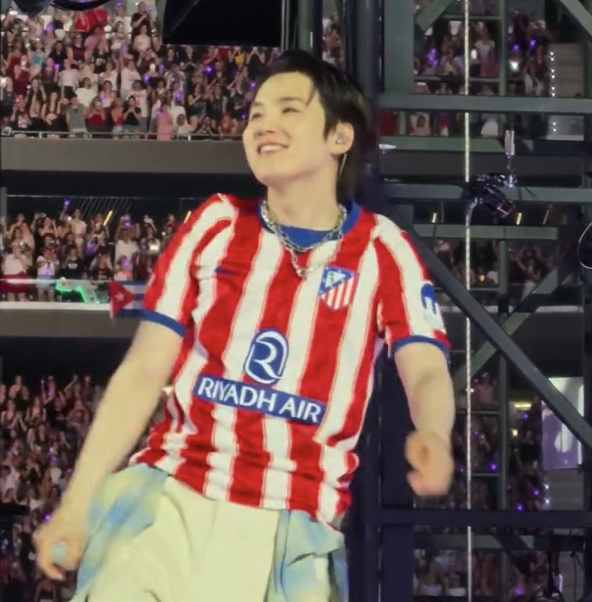 SupportMinKG93's tweet photo. His happiness is the most beautiful thing in the whole universe thank you army Spain for making him feel so happy yoongi always smiles like this 🥹🫂🍊 https://t.co/UxIazCpuf6