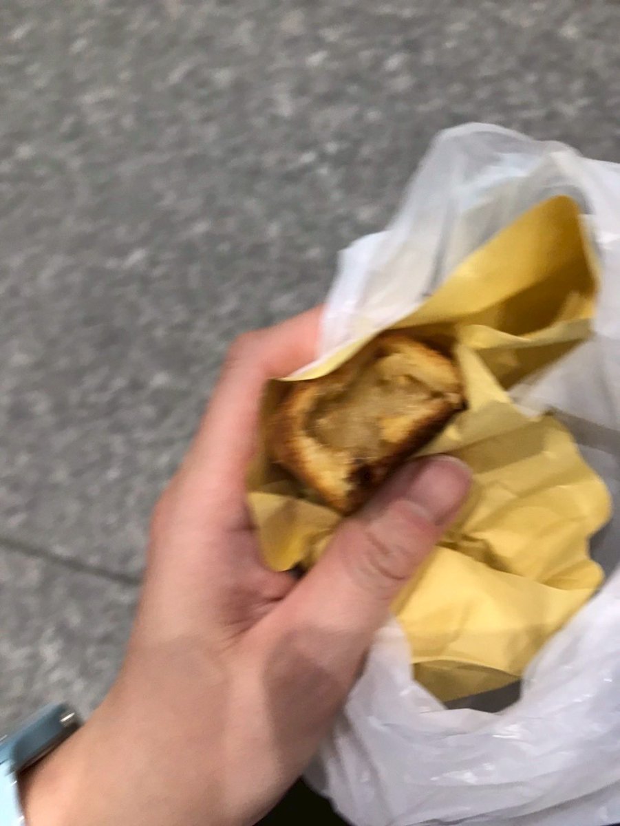 kagimuta's tweet photo. @CoffeeMeili 焼きたてパイナップルケーキ美味しかったです🍍😋🇹🇼 https://t.co/fhL2p4cT10