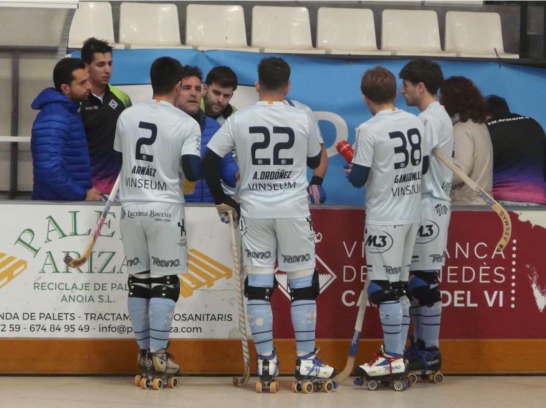 xocdestics's tweet photo. 🏑 Ascens a @okliga_oficial. Partit de tornada. Final: @CPVilafranca 6 @cpmanlleu 4
Doblets de @rogermarti6 i Aleix Ordoñez, 1 d'@ArnauRibas, 1 de @gangonells38 que suposen l'ascens del Vilafranca a #OKLLIGAM https://t.co/ZcpY9VwC7Z