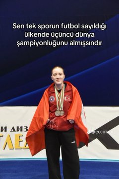 ajansJargon's tweet photo. Milli sporcumuzdan hüzünlü paylaşımı:

''Tüm Türkiye futbol milli takımı elendi diye üzülürken, tek sporun futbol sayıldığı ülkende üçüncü kez dünya şampiyonluğunu almışsındır.'' https://t.co/I1P1UpoY2P