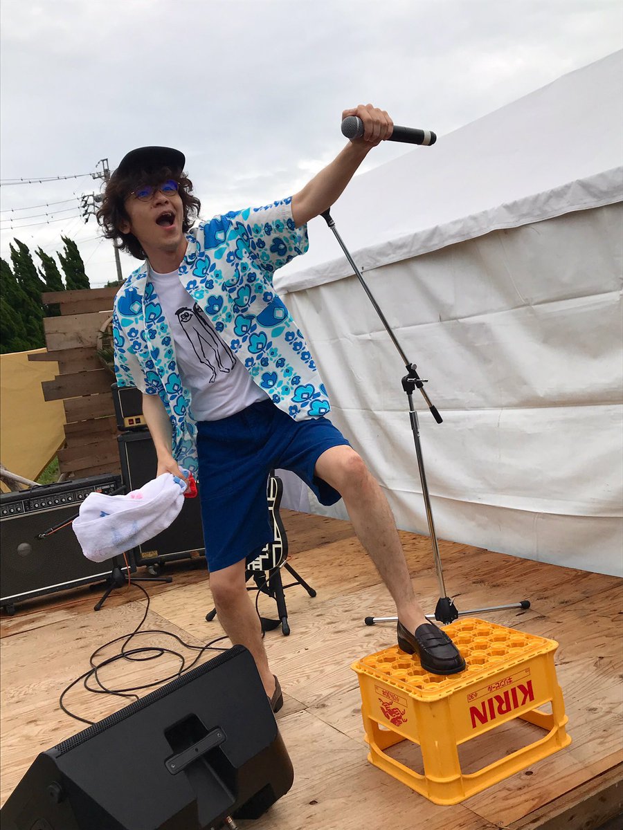 ngmtsn2's tweet photo. 島でのGIGも懐かしいなあ
この時青ラババンが家から出てきたって物販に大量に並んでて買い足した思い出 https://t.co/XTEw7LtwEc