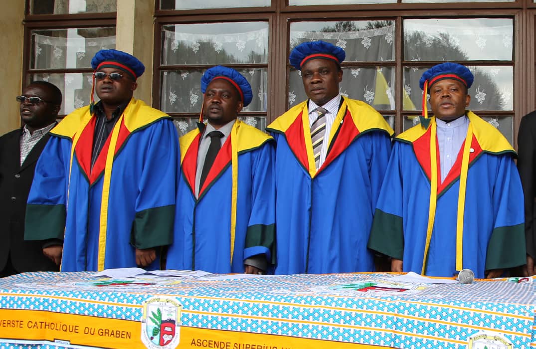 Muvulherd's tweet photo. 🎓 UCG | Commémoration du 10ᵉ anniversaire du décès de l'Abbé Malumalu Muholongu
Ce mardi 30 juin 2026, la Paroisse Universitaire Saint Cyrille d'Alexandrie de l'Université Catholique du Graben (UCG) organise une journée de prière et de recueillement en mémoire du Professeur Ordinaire Abbé Malumalu Muholongu, Recteur Honoraire de l'UCG et ancien Président de la CENI, à l'occasion du 10ᵉ anniversaire de son décès.

📅 Programme de la journée

🕙 10h00 : Célébration eucharistique à Tabora.

🕛 12h00 : Recueillement au Mausolée de l'Abbé Malumalu.

🎓 Après le recueillement : Poursuite des activités à l'Auditoire Malumalu, sur le site Horizon.

Cette journée sera un moment de prière, de mémoire et de reconnaissance envers une personnalité qui a profondément marqué l'histoire de l'Université Catholique du Graben et de la République Démocratique du Congo.

La Paroisse Universitaire invite toute la communauté universitaire ainsi que le public à participer nombreux à cette commémoration.

#UCG #AbbéMalumalu #Mémoire #UniversitéCatholiqueduGraben #Butembo #RDC