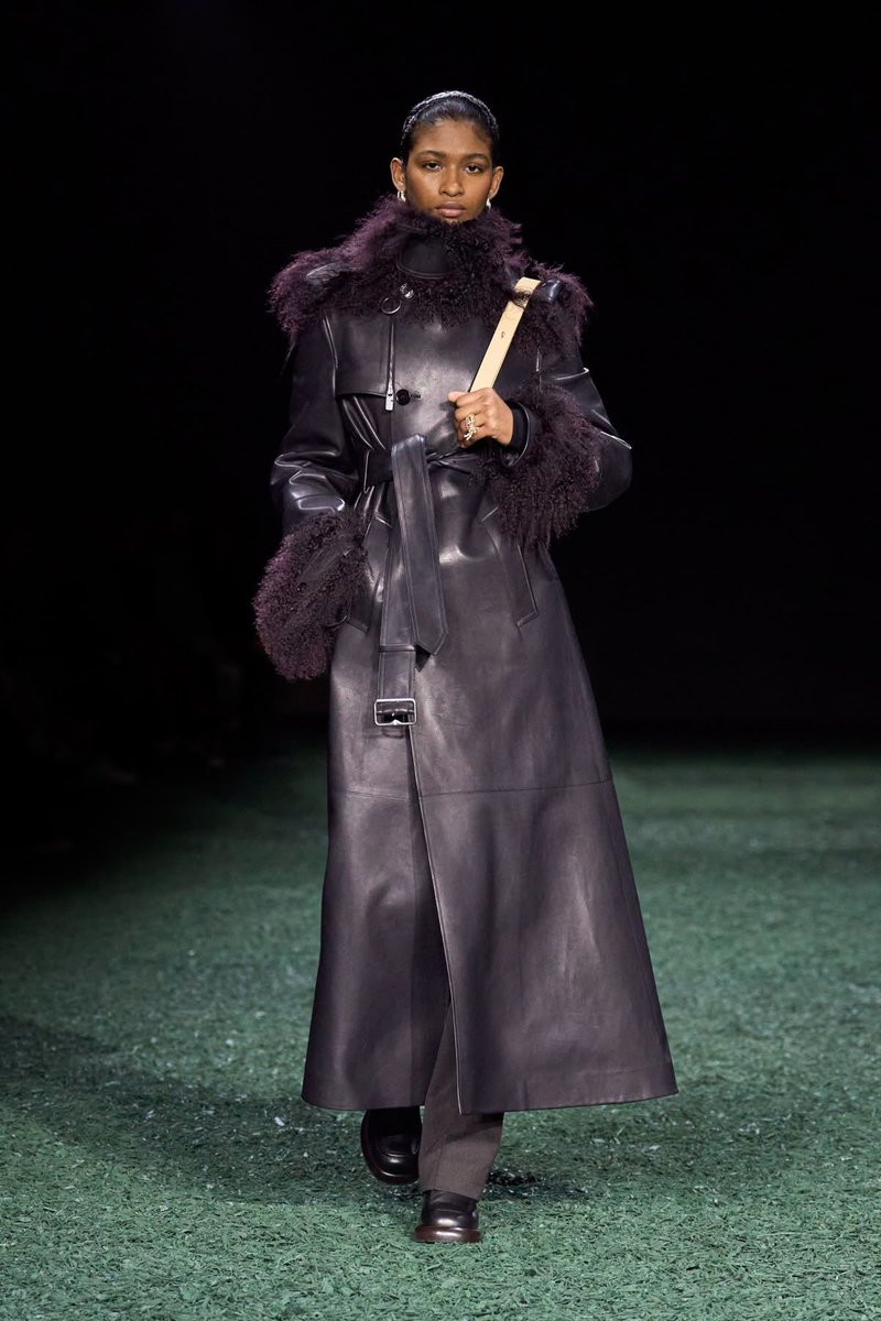 _Mo_View's tweet photo. BURBERRY Fall 2024 https://t.co/MLdeI0oCnY