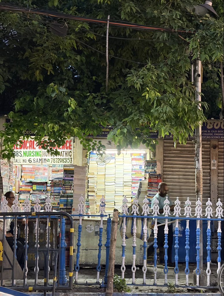 kaushikcbasu's tweet photo. Beautiful Kolkata.I know it’s a chaotic city but I must admit, I love it. https://t.co/uPNMgNbwSc