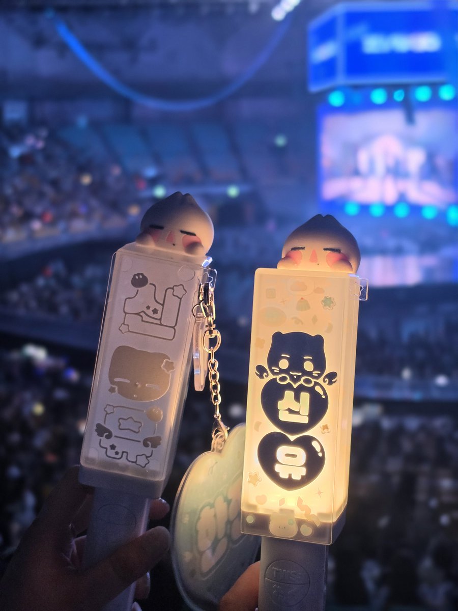 gyxttx__'s tweet photo. 너무너무 행복했던 투어쮸 콘서트‧˚₊ᰔ
다시 재공연 부탁드립니다🙏
사실 부탁 아니고 강요임.. https://t.co/82WmlYeWxw