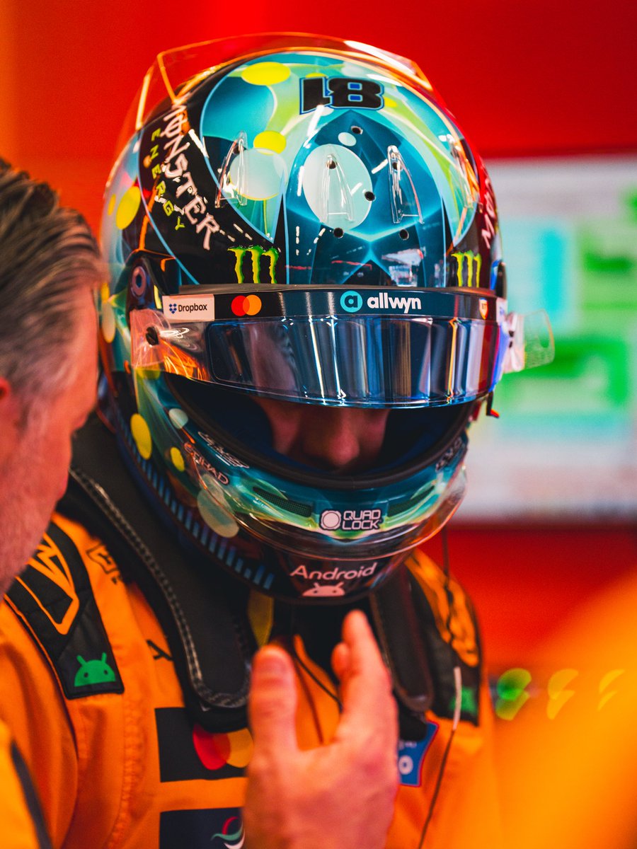 McLarenF1's tweet photo. 🤝

#McLarenF1 | #AustrianGP 🇦🇹 https://t.co/ZFMHv2JfmA