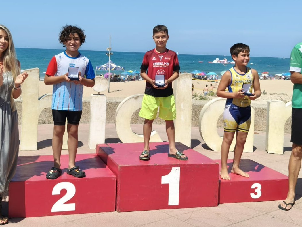 deportescg's tweet photo. 🏊‍♀️🏃‍♂️ #acuatlon El jovencísimo #chisparrero #mateovázquez logra la medalla de plata en la cita de #Chiclana del I Circuito Andaluz y prosigue su meteórica ascensión en este deporte @FedAndaluzadTri #CastellardelaFrontera #cnsanroque #runningsanroque

https://t.co/3N0jVIFXuP https://t.co/fTc1DwY4gV