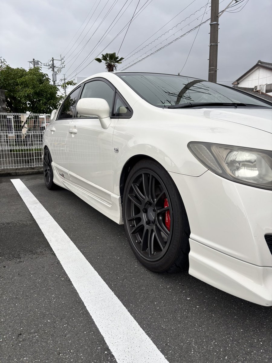batatsu_fd2's tweet photo. R’z factory さんの車高調入れました
取付ももちろんR’z factoryさんで！
タイヤが前後235なのでフロント🚃笑
いつか太いのはかせたいぃ💸
街乗りで既に買ってよかったと思える足になった😇

ご対応ありがとうございました https://t.co/4yBrd0dwBv