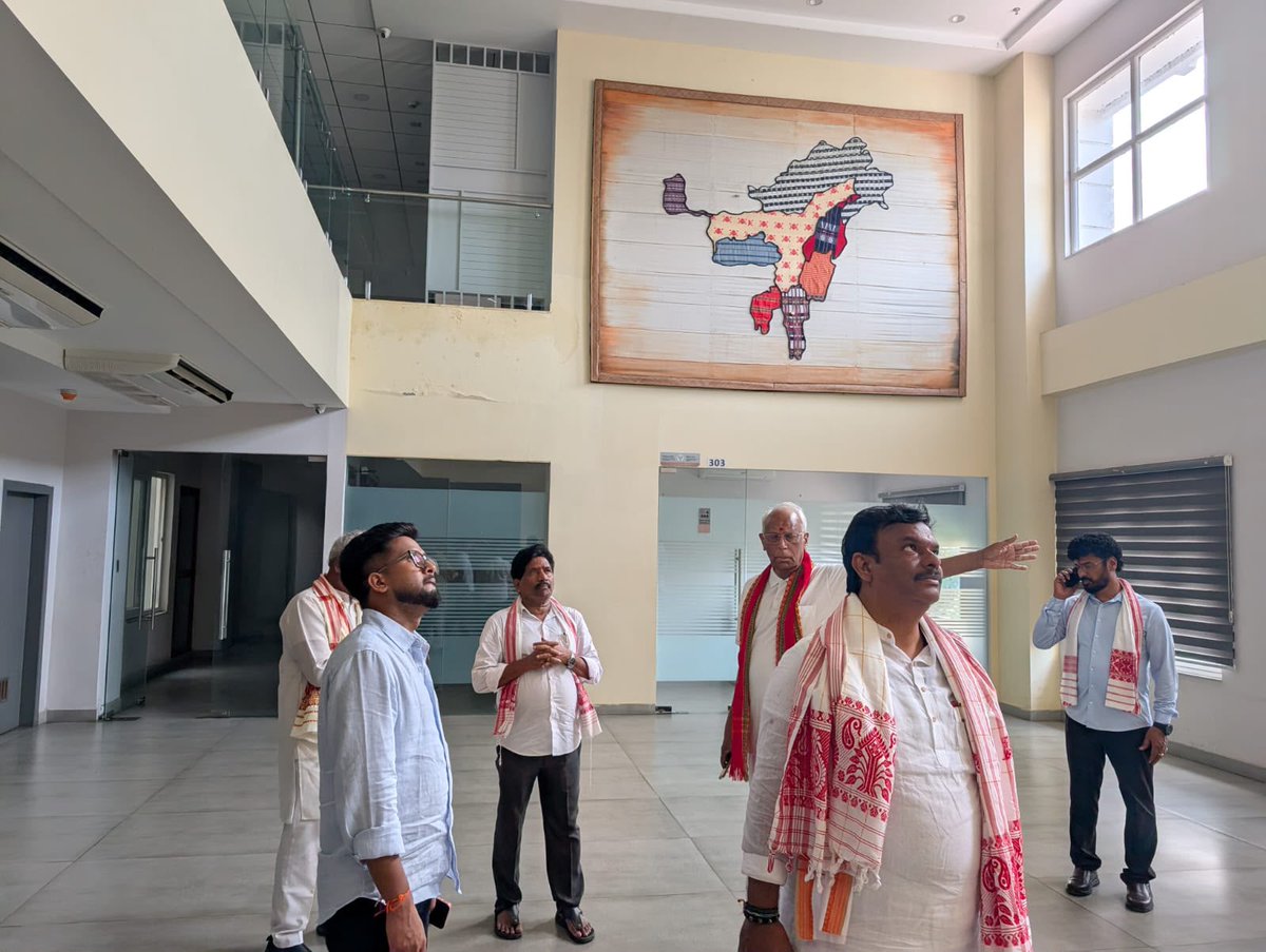 MadhavBJP's tweet photo. అస్సాంలోని బిజెపి రాష్ట్ర కార్యాలయంలో నిర్వహించిన ఆంధ్రప్రదేశ్ స్టేట్ బిల్డింగ్ కమిటీ సమావేశంలో పాల్గొనడం జరిగింది.
ఈ సందర్భంగా నేషనల్ బిల్డింగ్ కమిటీ కన్వీనర్ శ్రీ రవీంద్ర రాజు గారు, స్టేట్ బిల్డింగ్ కమిటీ కన్వీనర్ శ్రీ  విట్ట రమేష్ గారు, సభ్యులు  శ్రీ గట్టి సత్యనారాయణ గారు,  శ్రీ బొత్స సురేష్ గారితో కలిసి పార్టీ కార్యాలయాల నిర్మాణం, మౌలిక వసతుల అభివృద్ధి, భవిష్యత్ నిర్మాణ ప్రణాళికలు, నిర్మాణ ప్రమాణాలకు సంబంధించిన అంశాలపై సమగ్ర సమీక్ష నిర్వహించాము.
