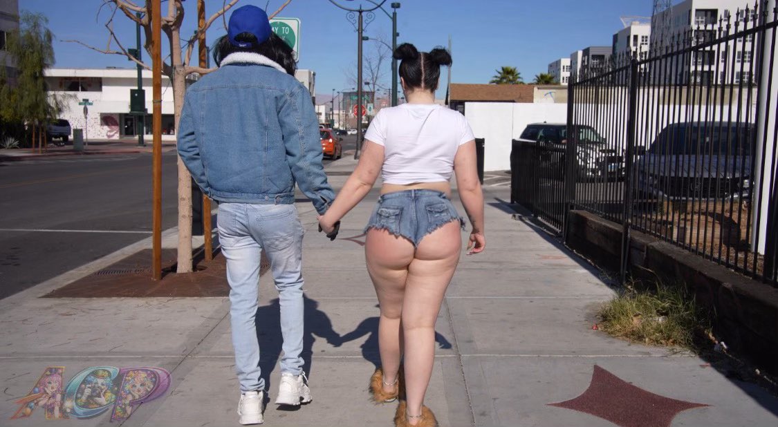 4 pic. Suns out buns out 🍑🔥💦 https://t.co/xFpob7bKSu https://t.co/ibdk4N6asj