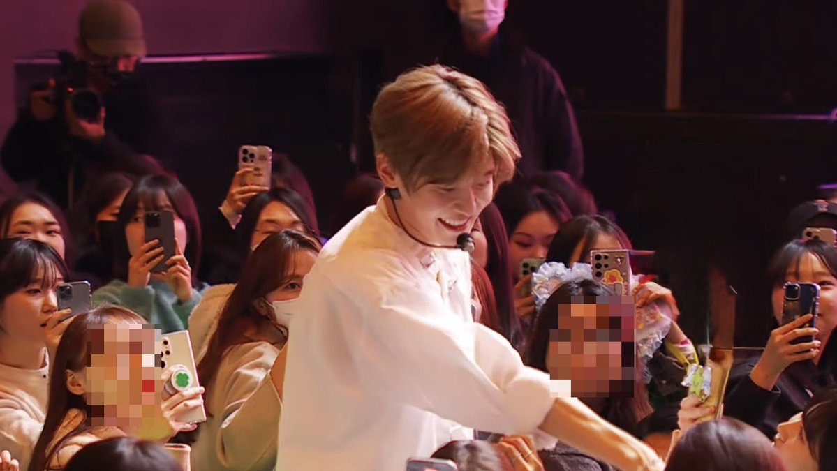ownsion's tweet photo. time flies and seeing you perform on stage is still my fav thing 🥹 thank you for all of your hardwork and for being an amazing artist who always look the happiest and shine the brightest when you perform on stage oh sion, ily🌷💖

#3YearsWithSION
#오시온_루키즈_공개3주년_축하해 https://t.co/iFUaE26JXu