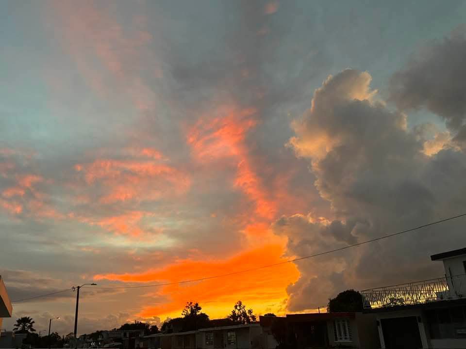 SilviaChaves5's tweet photo. Los #cielos hablan en Puerto Rico. Gracias amiga https://t.co/rFnX1U1xrZ