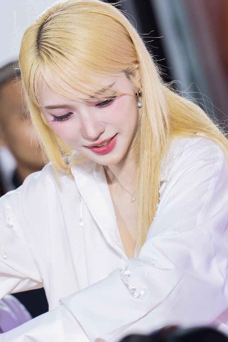 rushhour39's tweet photo. เชิ้ตขาวคือที่สุดดดดด

JJJ FAM LANEIGE TINT UP
#LaneigexJanJingjing
#Janhae https://t.co/Jhn3QqwSHs