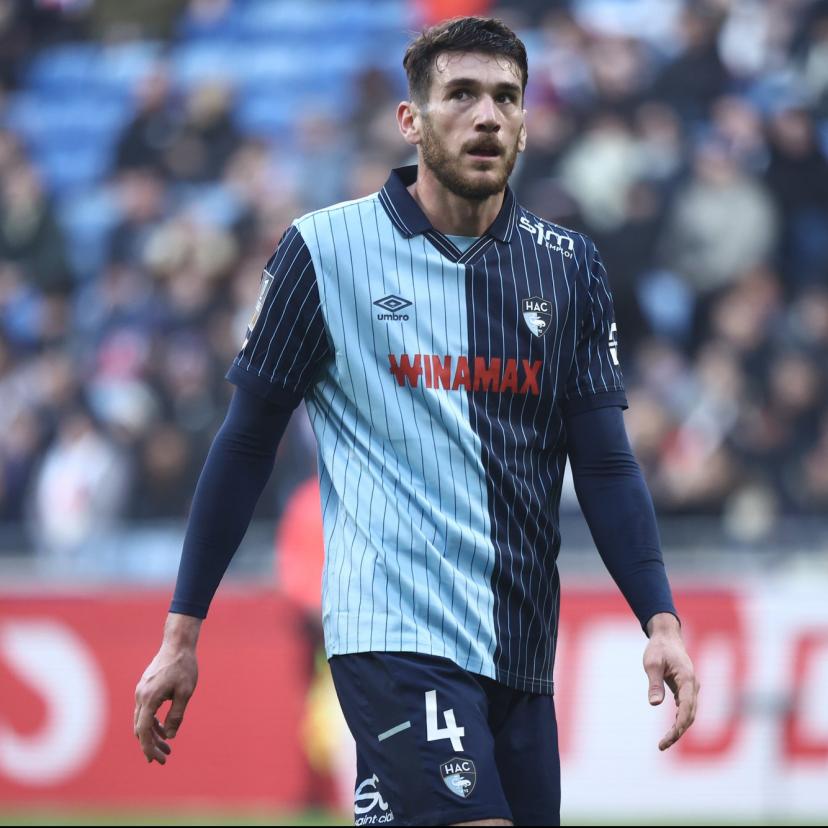 MrFifa44's tweet photo. Si vraiment le club cherche un DC gaucher et un DG avec comme critère de connaître le championnat de France ou ayant connu une remontée en Ligue 1, je pense à Gautier Lloris et Gideon Mensah qui sont libres, la seule question que je me pose c'est niveau salaire. #FCNantes https://t.co/ymmiXpRJ5r