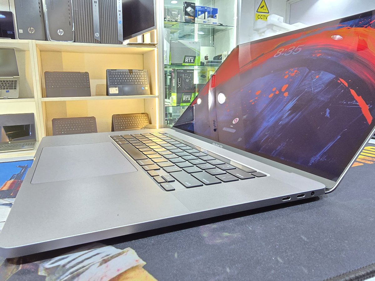 Mainamug0's tweet photo. Check this out 🔥

Macbook Pro 16 A2141 Touchbar 2019
Intel Core i9
64GB DDR4 RAM 
4TB Flash SSD storage 
8GB Dedicated Radeon Pro 560 Graphics
Touchbar&amp;Touch ID 
Mac OS Tahoe

KSH 145,000
📞 0797 553 833 https://t.co/mZl7eU5Vw6