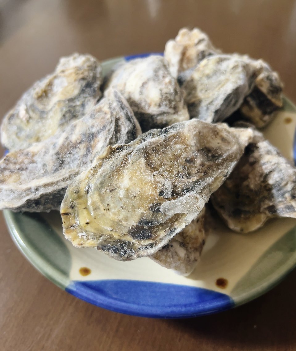 牡蠣届いて蒸して食べました🦪 久々の牡蠣おいしすぎるううう😭 大きめ
