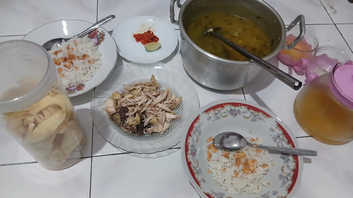 yangchandoy's tweet photo. #dailyrubyjadiistri

Warung soto kah iniii https://t.co/aRZvrfLc0c