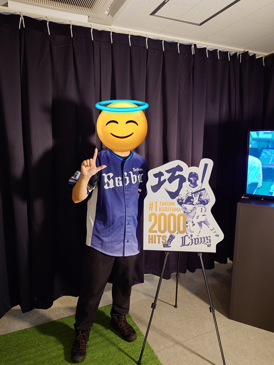 gdwsak136's tweet photo. PR1DEシリーズ展示、3日目は触れる程度ならと言われた2000安打記念パネル、初日は触るどころか直接渡されて持った状態で写真撮れました

え、持っていいの……？と思いながら写真撮ってもらったので顔がめちゃくちゃ困惑してました笑 https://t.co/YkreOdo8AZ