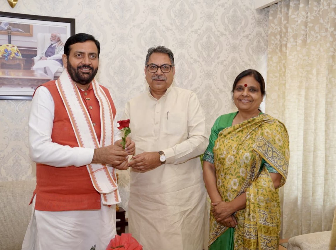 DrSatishPoonia's tweet photo. चंडीगढ़ स्थित मुख्यमंत्री निवास संत कबीर कुटीर पर हरियाणा के माननीय मुख्यमंत्री श्री नायब सिंह सैनी जी एवं भाजपा हरियाणा की प्रदेश अध्यक्ष श्रीमती अर्चना गुप्ता जी से आत्मीय भेंट 🙏🏻

@NayabSainiBJP @bjparchanagupta @BJP4India @BJP4Haryana https://t.co/WwSBUTaRCO