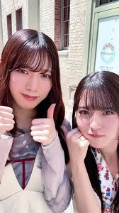 itsuki_base's tweet photo. 【徹底比較】FRUITS ZIPPERのバズを見るたび、「櫻坂46、ちょっと負けてる…？」って思っちゃうこと、ありませんか？
と、心のどこかでザワッとした方にこそ、届けたい話があります。

FRUITS ZIPPERの「わたしの一番かわいいところ」は、TikTok累計再生数が30億回を突破。一方、私たちが応援している櫻坂46は、5周年ライブで新国立・MUFGスタジアムを2日間で14万人動員。
女性アイドルグループとして初めて新国立に立ったグループです。

頭ではわかっています。単位が違いすぎて、そもそも比べる性質のものじゃない、と。
でも「派手にバズれない時点で、ビジネスとしては遅れてるのでは…」という焦り、口には出しにくいけれど、感じたことのある方は少なくないはずです。

ここで、ちょっとだけ業界目線で。何十億回という再生は確かに圧巻のリーチです。
でも、その大半は"無料で聴いただけ"の層。リーチの広さと、ビジネスとしての強さは、必ずしもイコールではありません。

「バズが正義」なのか、「動員が正義」なのか。
その二択を一つずつ検証していくと、見えてくるのは"第三の答え"。そして、その答えを最も分かりやすく体現しているのが、三期生・村山美羽さんの、ある軌跡なんです。

数字の大小で心がザワつく前に。このあたり、動画本編でじっくりお話しさせてください。

【村山美羽】FRUITS ZIPPERに、櫻坂46はもう負けてる…？バズvs動員数、ビジネスの"本当の答え"【徹底比較】
https://t.co/eNHW9mlpPP

#村山美羽 #アイドルビジネス #櫻坂46
#櫻坂46_三期生 #5thYEARANNIVERSARYLIVE
#FRUITS_ZIPPER