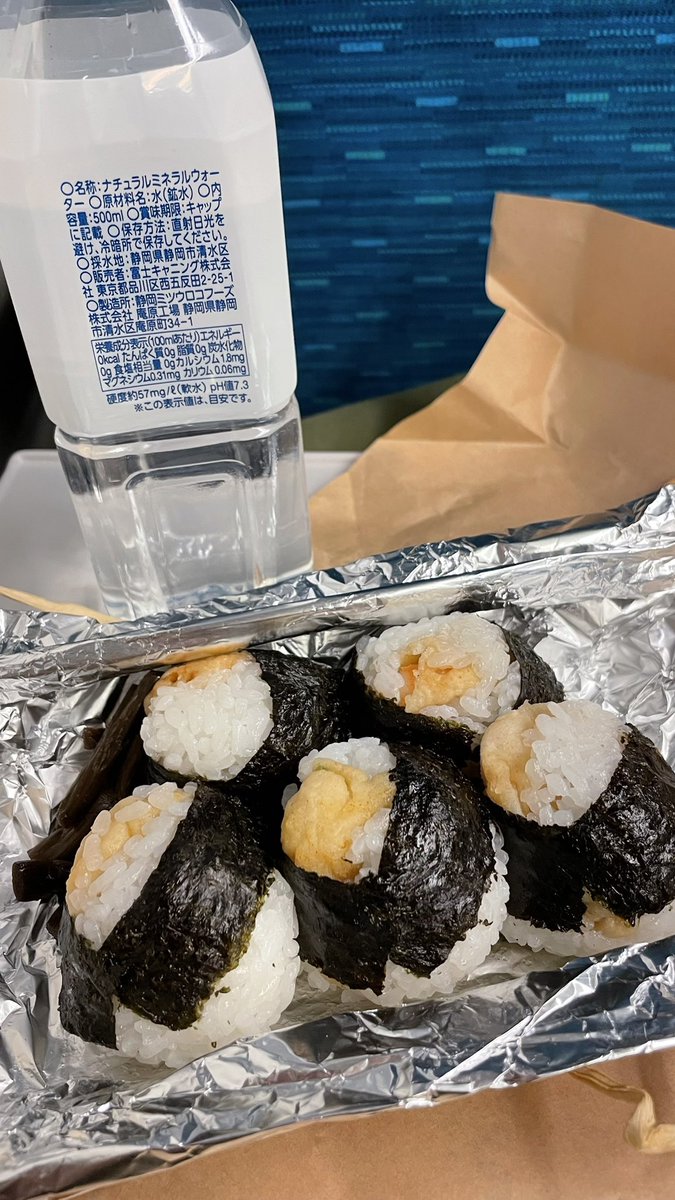 mashiromegumi's tweet photo. 大阪、名古屋の皆さまありがとうございました！
燃え尽きて、、
目をつむって口だけ動かして天むす食うてます。
オリジナル・ラブ
最終日、人見記念講堂お待ちしてます🙏

武道館に向かって皆さんの熱が上がってきているのを感じました🙌チケットお急ぎください🙏 https://t.co/I1O6FopoV6