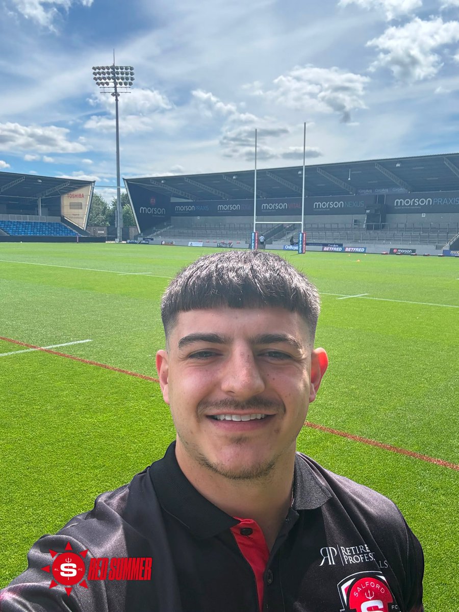 Salford_RLFC's tweet photo. Callum Green #39 snapping his #RedSummerSelfie 

Make sure you tag us in yours today! ☀️ 

#RedSummer https://t.co/ZQEVnwm6JY