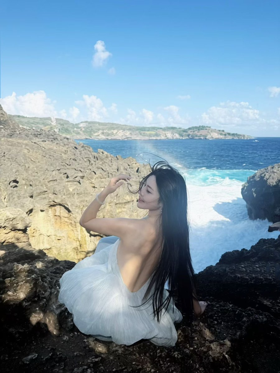 xxinxin1111's tweet photo. 风太大了，脸都吹麻了😖 https://t.co/Jnoj14EJgl