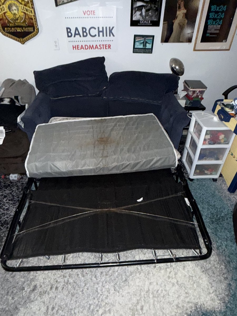 packersfan86's tweet photo. As I slept on the #BabsBash 3 basement couch for the last time, I figured I’d show y’all the condition of the infamous blue pull-out couch @Babchik @DamonAmendo #FALs https://t.co/dBwTIqRg9n