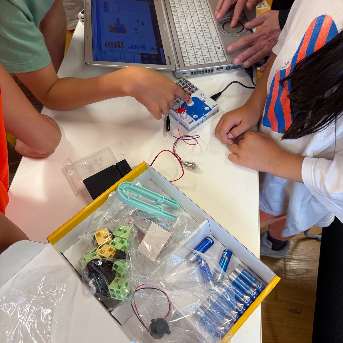CoderDojoNara's tweet photo. 最近、サイトの更新ができてませんが、毎月やってますよ。 https://t.co/KrDRmac7Yf